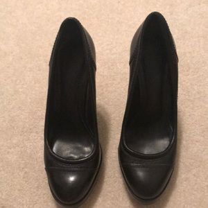 Tory Burch Black Pumps
